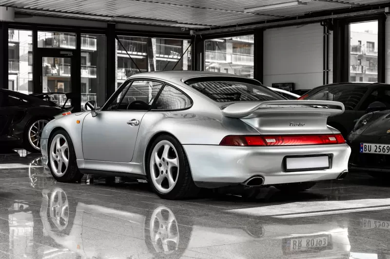 Porsche 911 Carrera 4 (964) converted to a 993 Turbo
