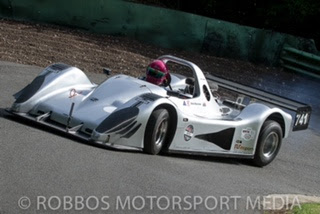 Pilbeam MP92 sport racing avec un V8 Chevrolet de 7,3 litres en alliage de 764 ch et une boîte de vitesses séquentielle Hewland NLT à 6 rapports.