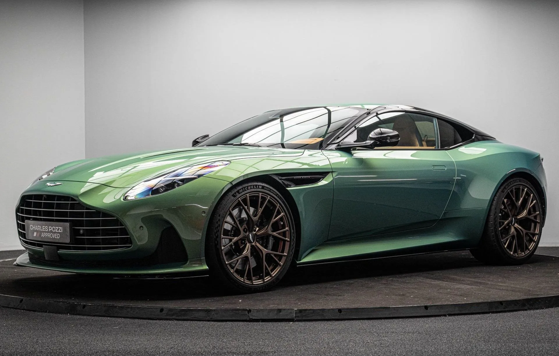 ASTON MARTIN DB12 – photo 3