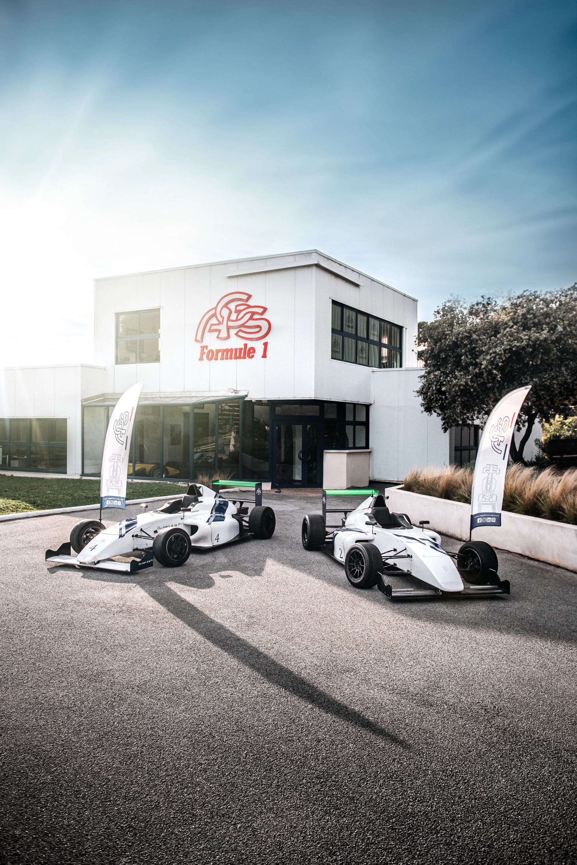 MYGALE M14-F4 RENTAL - HISTORIC TOUR 2026 – photo 1