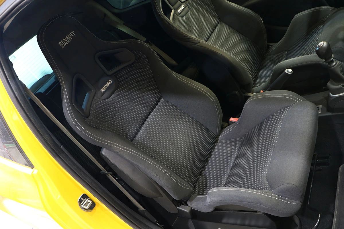 Renault Clio III RS F1 Team R27 – photo 4