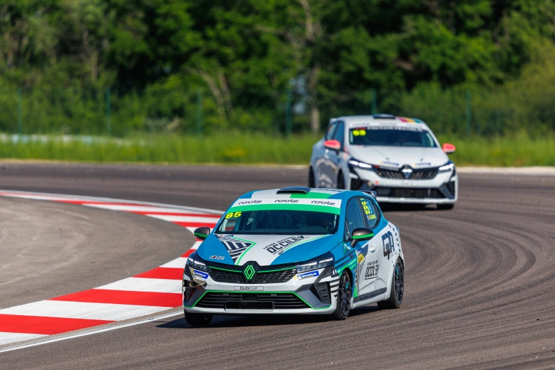 A vendre 3 CLIO CUP V