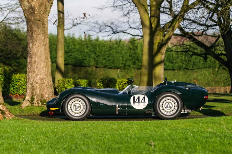 1958 Lister Jaguar 'Knobbly' (en français dans le texte)