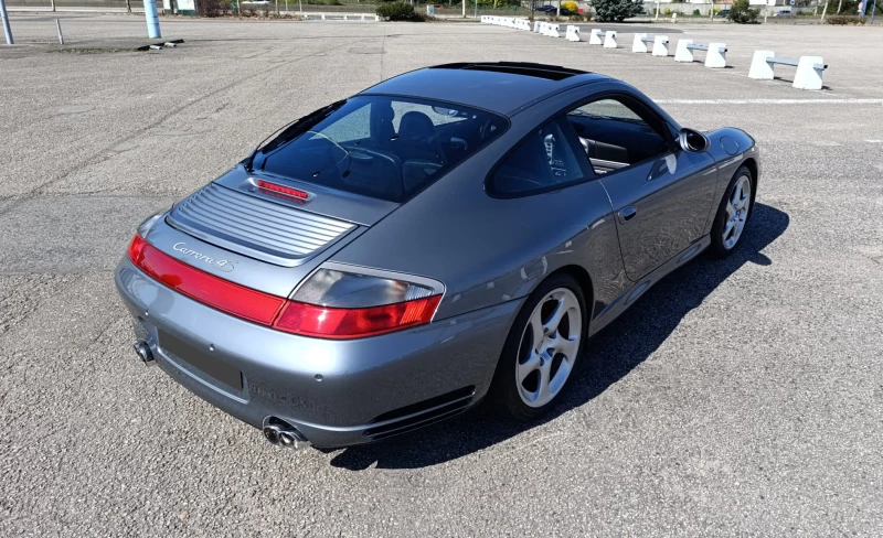 DANS UN INCROYABLE Etat PORSCHE 911 996 4S BVM