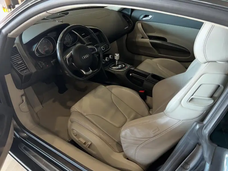 AUDI R8 4.2L V8 QUATTRO FSI DAYTONA GREY