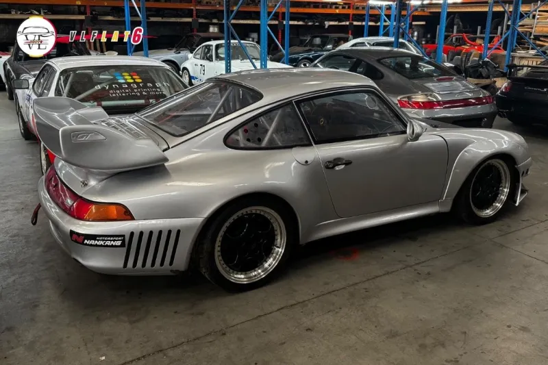 Porsche 993 08/1990 race car sold without engine or gearbox