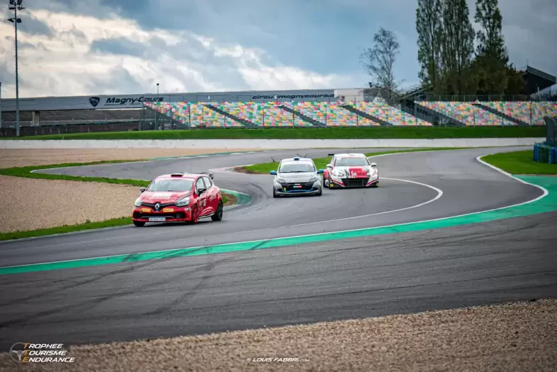 Hire CLIO 4 CUP tte dijon 5/6/7 july