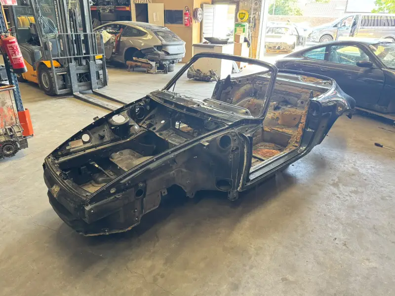 1990 Porsche 964 Carrera 4 Cabrio 3.6 body