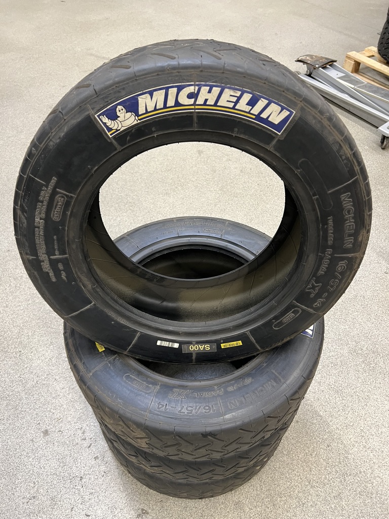 Jeu de 4 nouveaux pneus slicks Michelin 16/57-14 SA00 (gomme tendre)