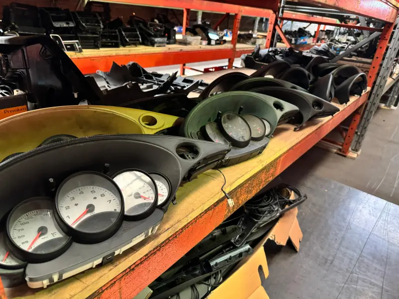 Porsche dashboard cap