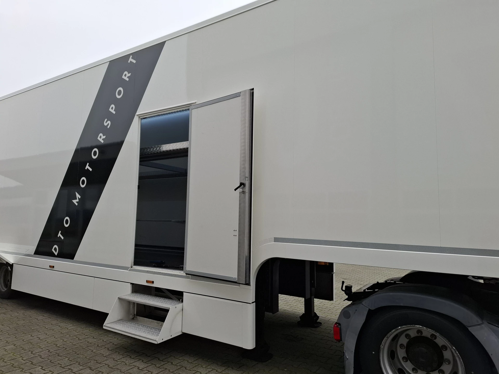 For sale: used race trailer Line-Up for 5/6 cars