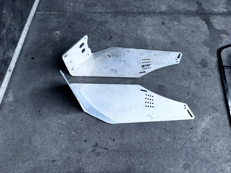 Supports aileron Porsche 991 GT3 R - 9915123817A 9915123827A