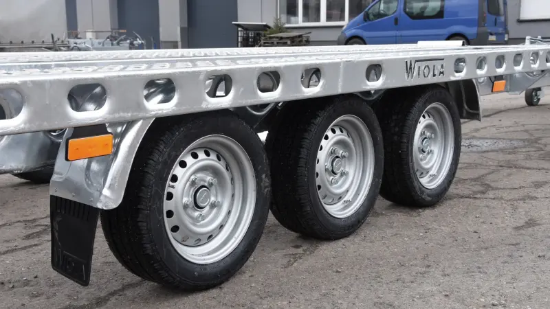 Wiola 2-car flatbed trailer (useful dimensions: 8.44 x 2.04 metres)