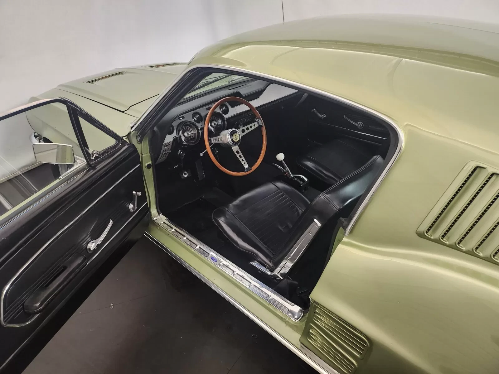 Ford Mustang GT Fastback Code S