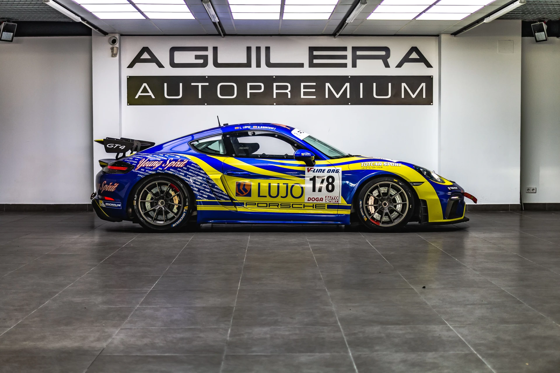 Porsche 718 Cayman GT4 CS in mint condition