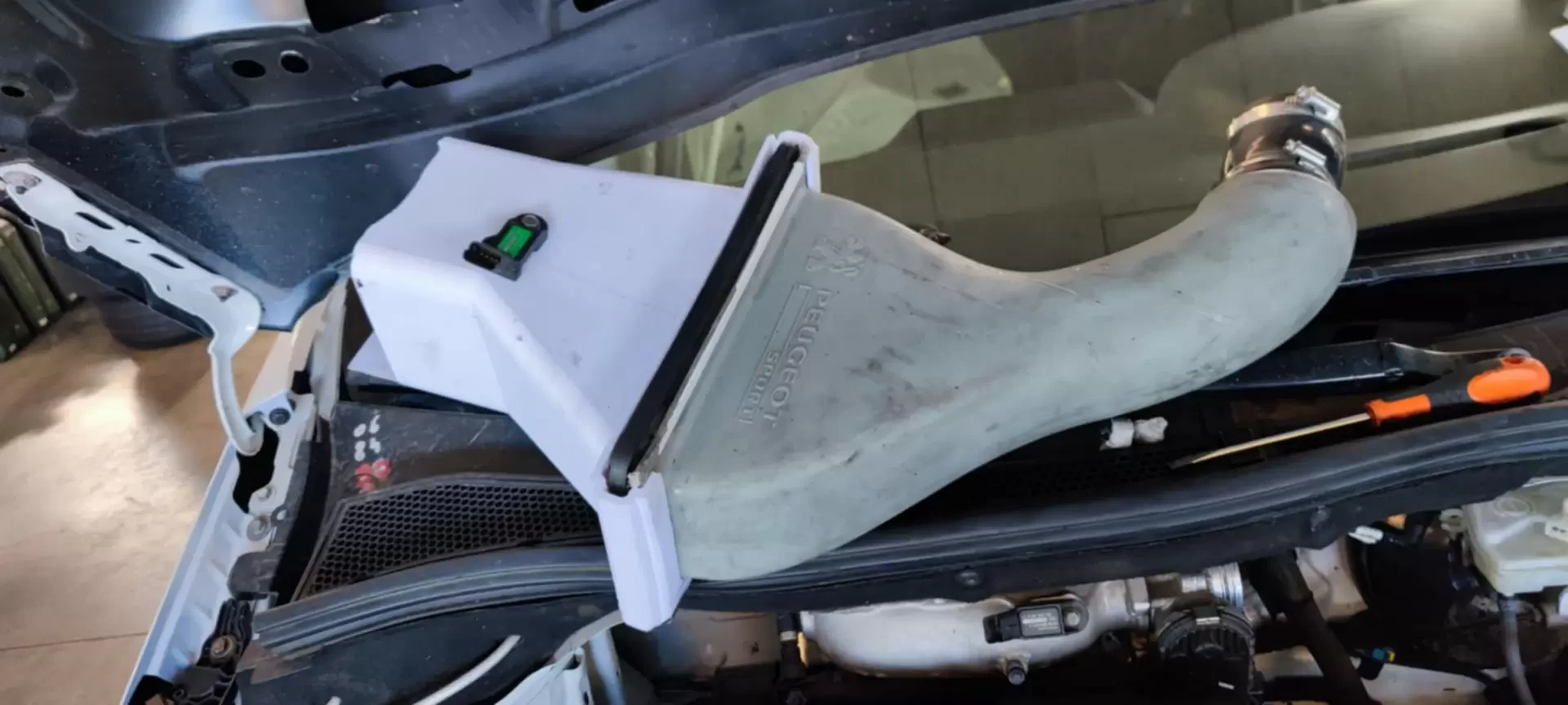 Peugeot 208 Racing Cup air box – photo 1