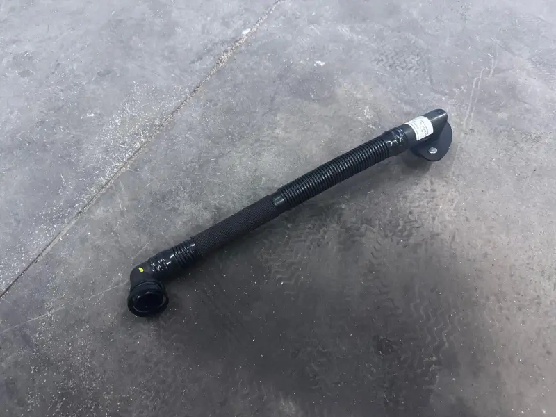 Tubulure remplissage huile Porsche Cayman GT4 RS 98110726503