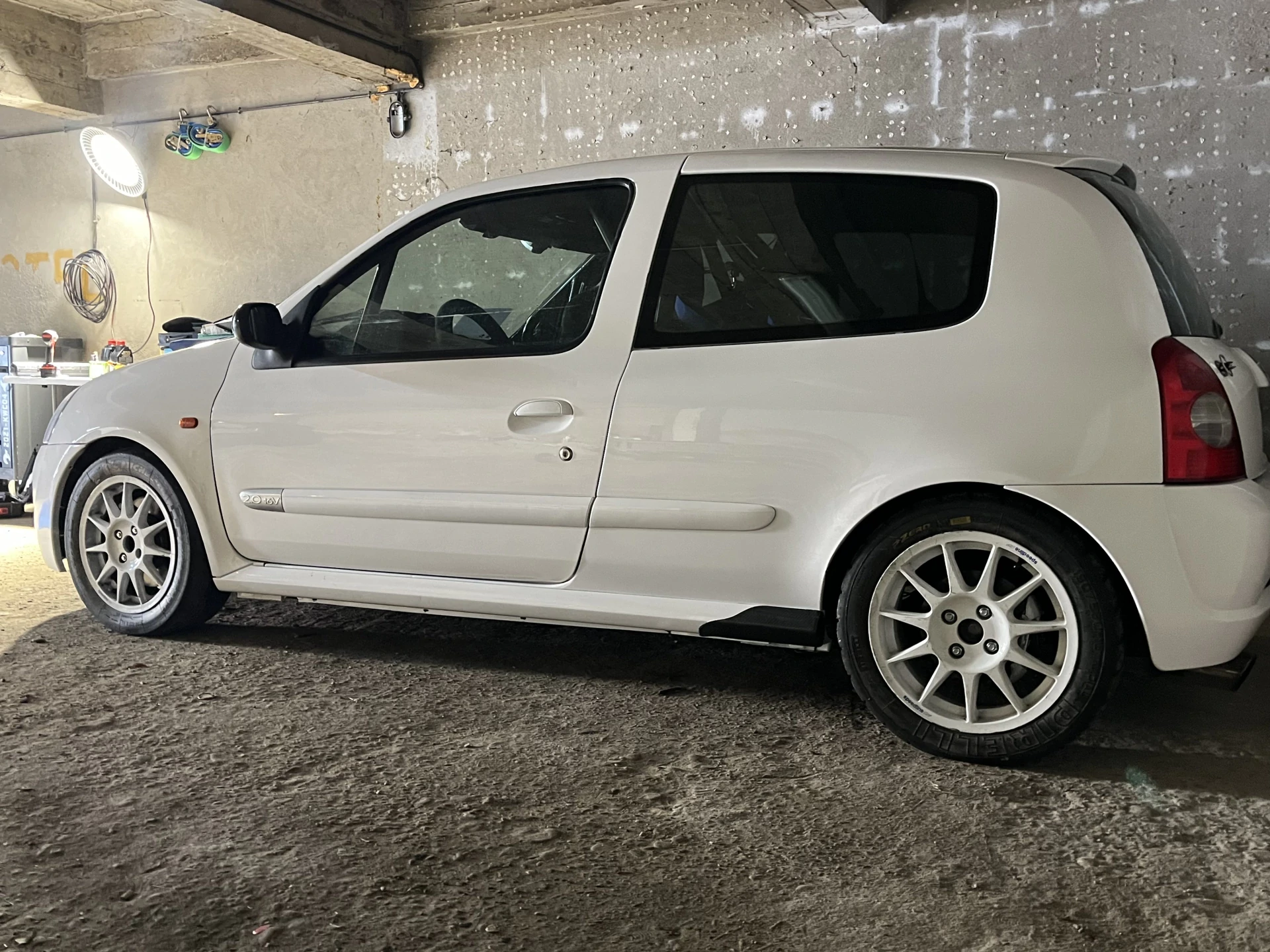 Renault Twingo R1 and Clio A7 rental