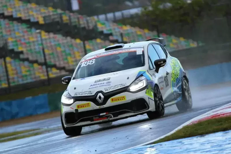 Hire CLIO 4 CUP tte dijon 5/6/7 july