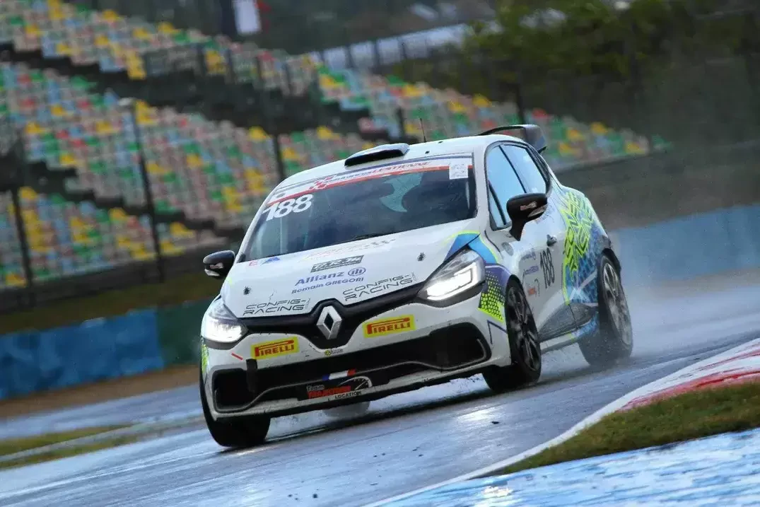Location CLIO 4 CUP tte dijon 5/6/7 juillet