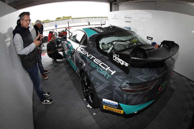 Paddock / racing floor tiles - 128 m² + transport trolley