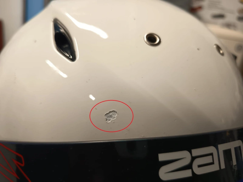 Vends casque homologué FIA ZAMP ZR-72 blanc dans son carton d’origine.