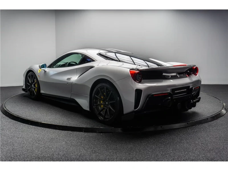 FERRARI 488 PISTA (2018)