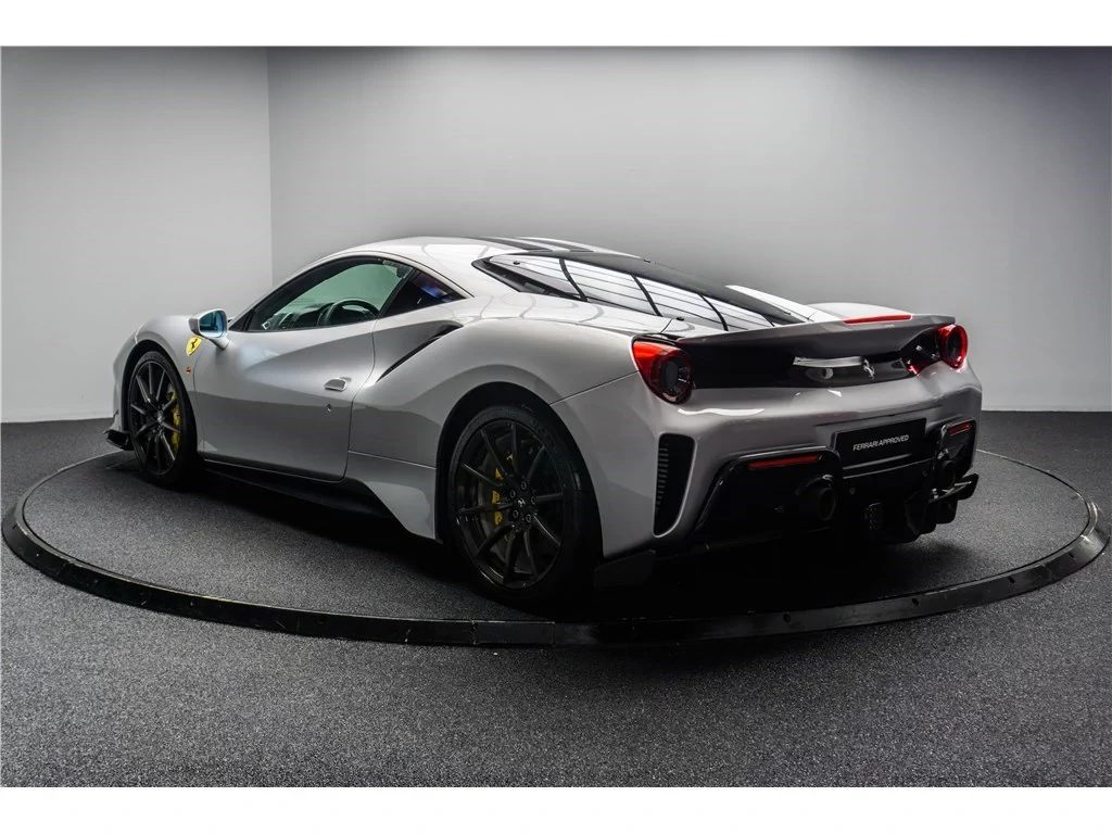 FERRARI 488 PISTA (2018)