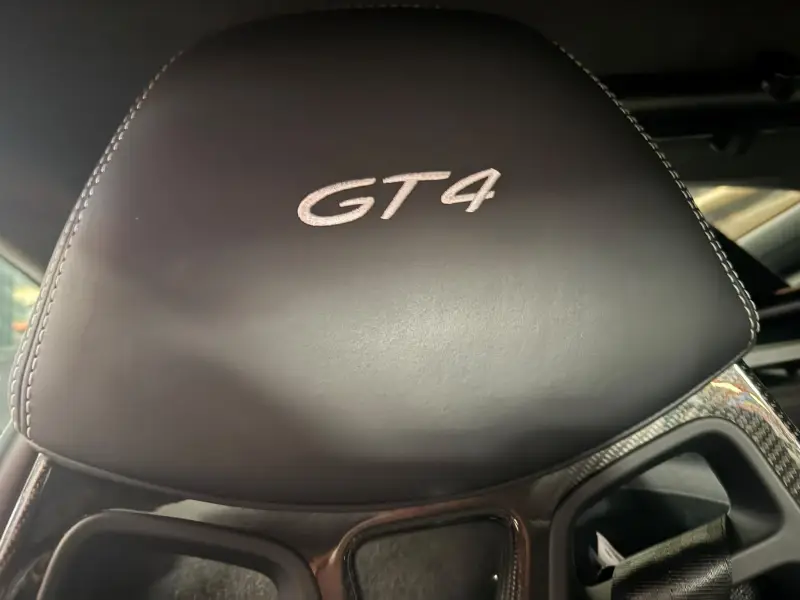 Pair of lightweight carbon-fibre bucket seats for the Porsche Cayman GT4