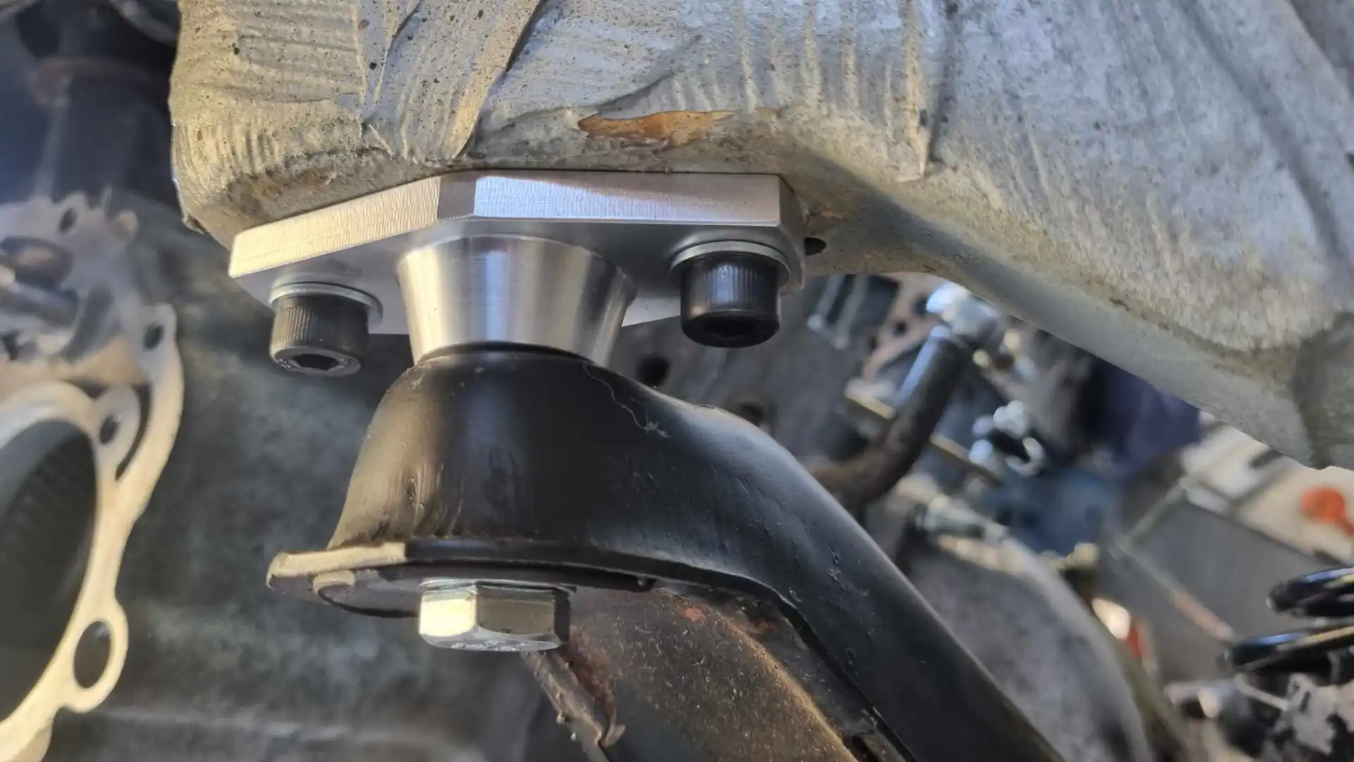 Rigid cradle brackets for the Peugeot 205 / 309 – photo 2