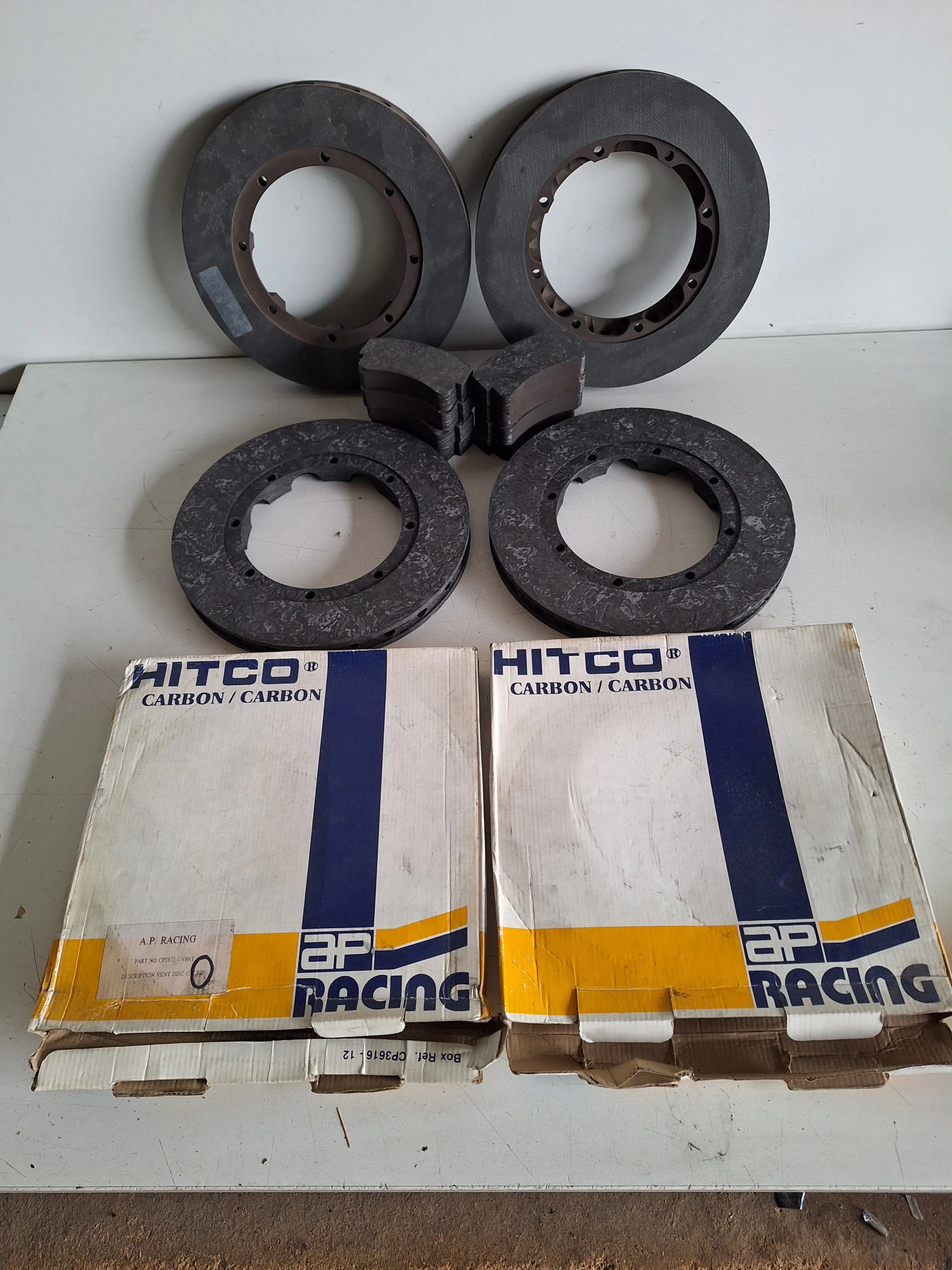 4x carbon discs + 8x carbon brake pads
