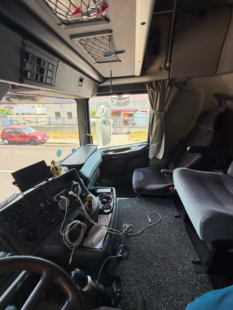 Scania R114 motorhome + Stevens trailer