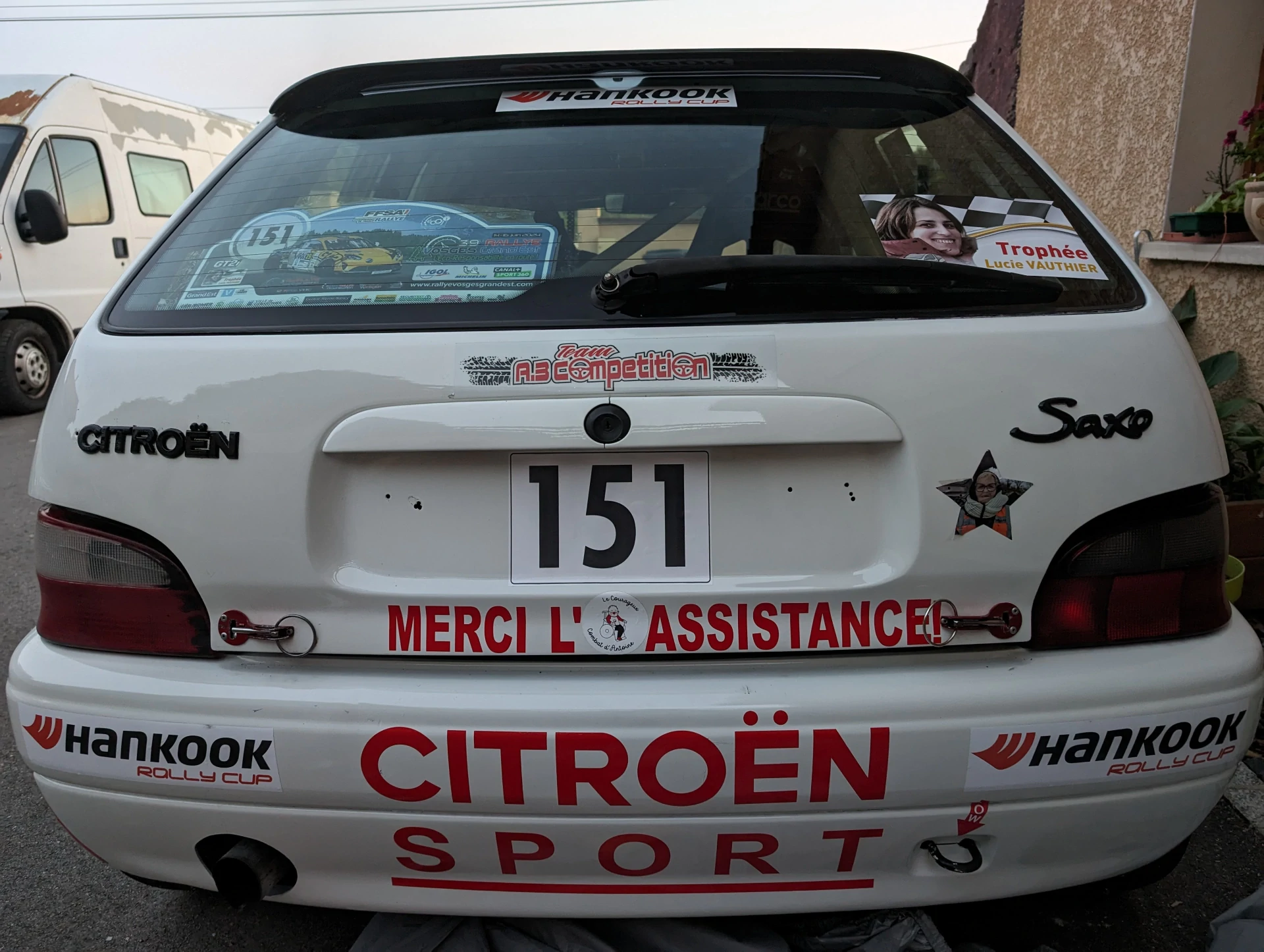 Saxo VTS 1,6 L 16V N2. Déco Saxo challenge + très gros lot de bord