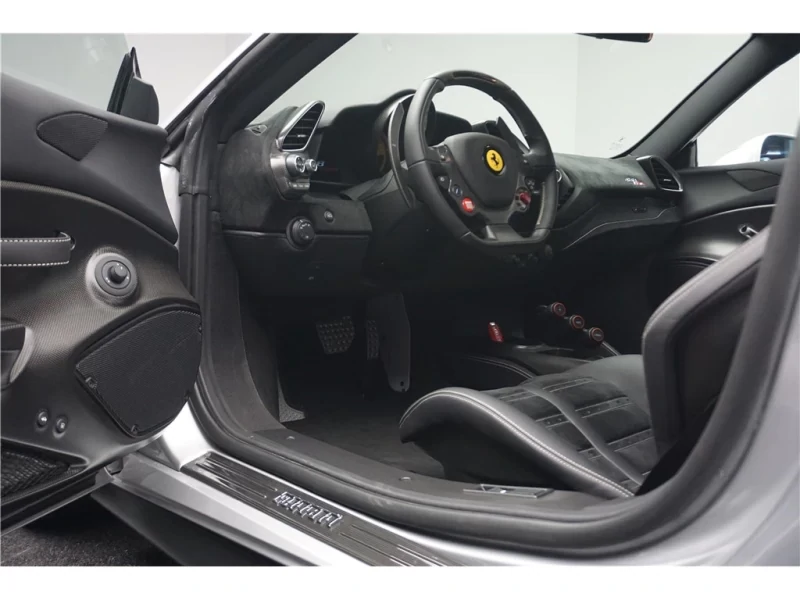 FERRARI 488 PISTA (2018)