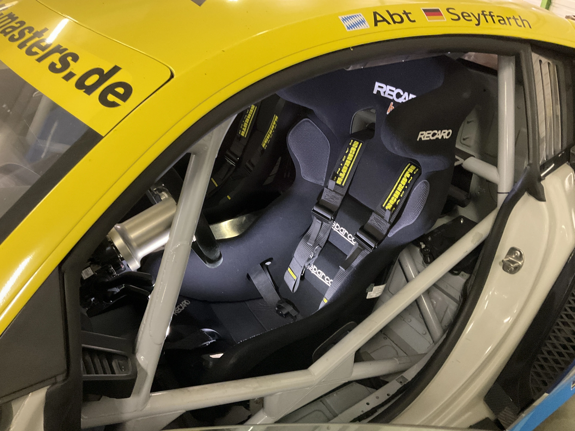 AUDI R8 LMS GT3 V10 5.2 ex Christian ABT – photo 4