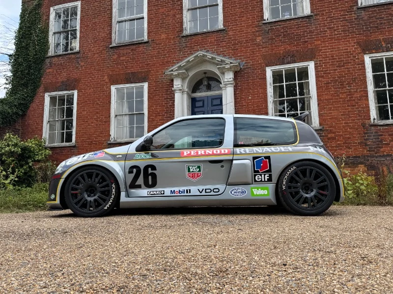 RENAULT CLIO V6