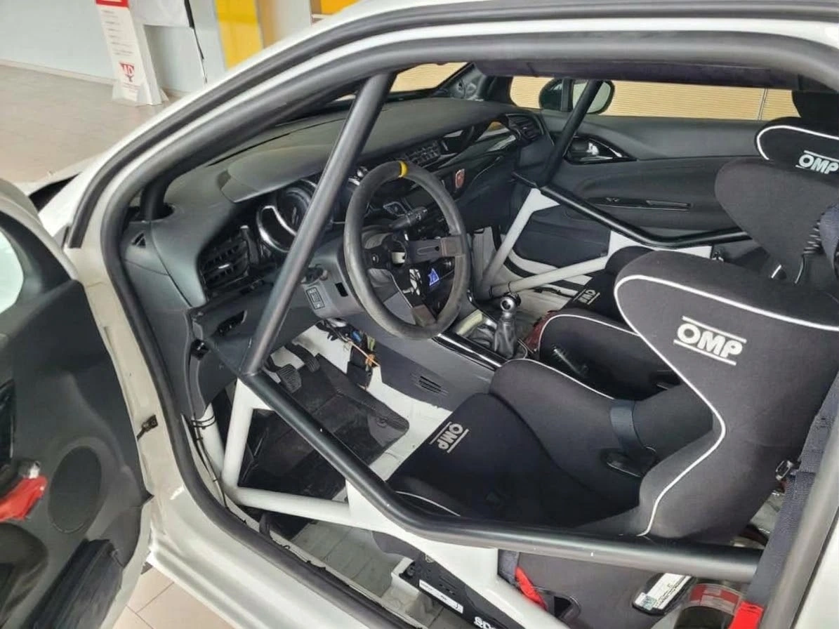 Location Citroën DS3 R1 – photo 2