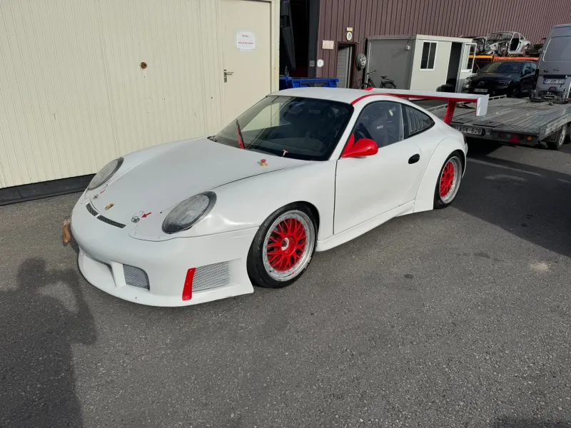 2000 Porsche 996 GT3.