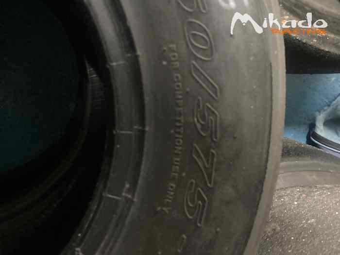 Pirelli jaune monoplace