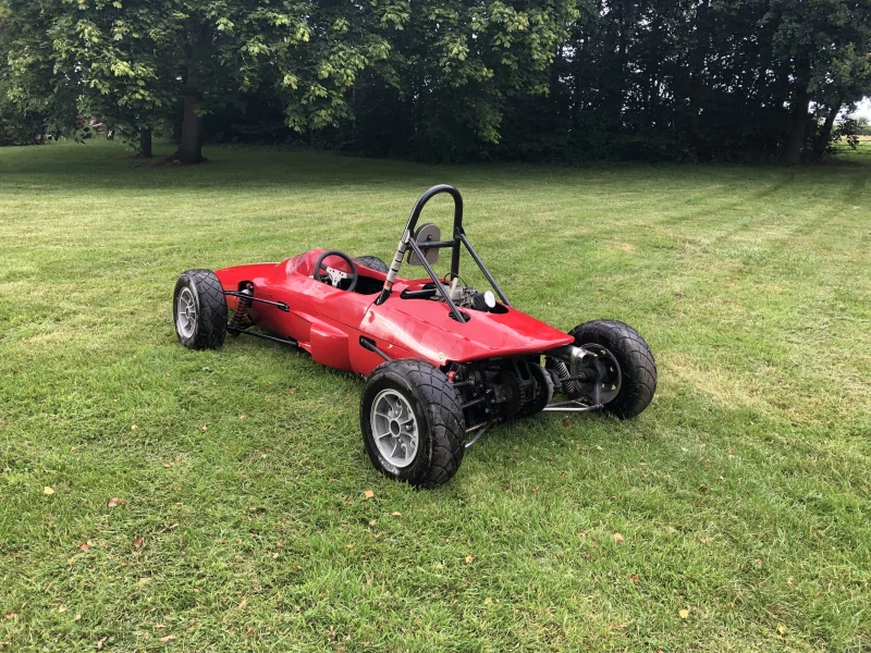 Voiture de course monoplace JW4