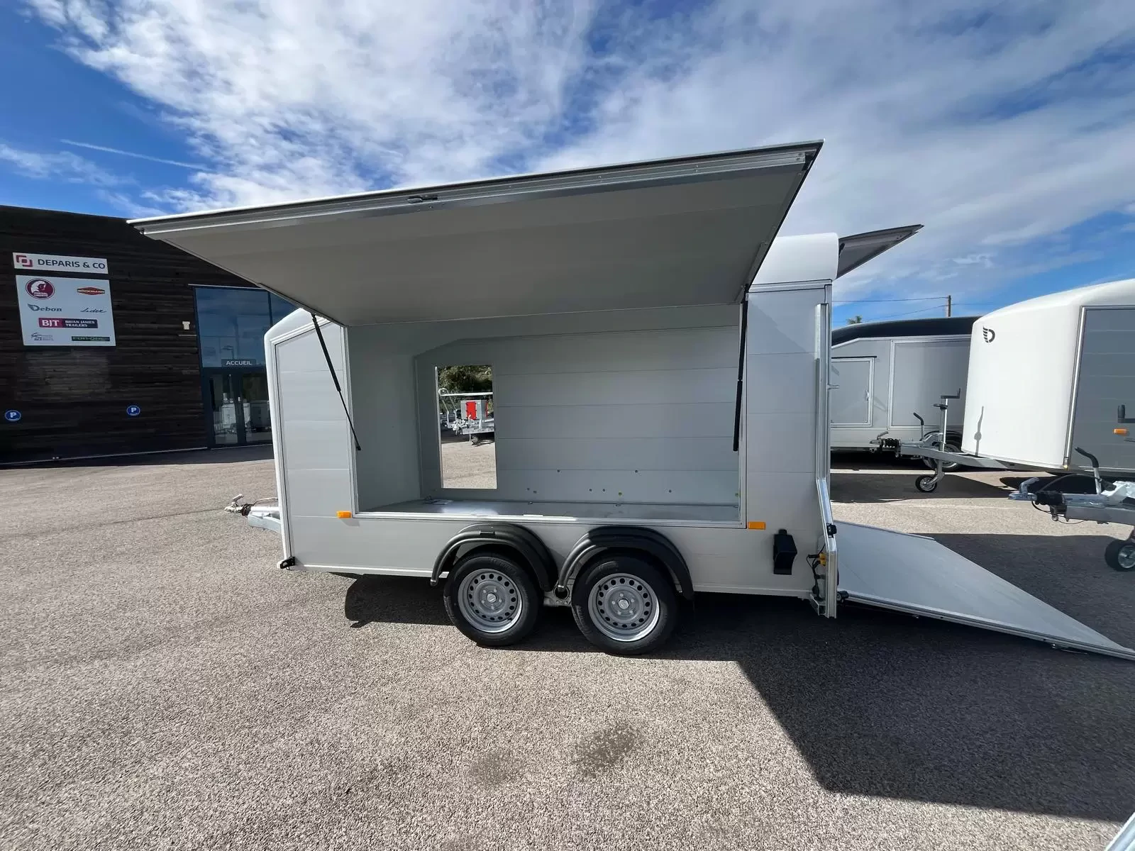 DEBON ROADSTER 700 closed car carrier ideal for small cars