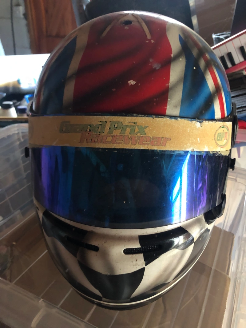 Casque Arai GP6S porté en course lors du championnat Ginetta 2011