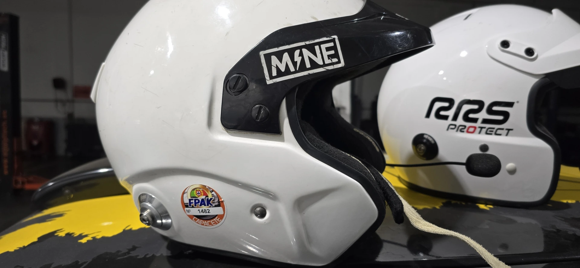 Paire de casques FIA – photo 3