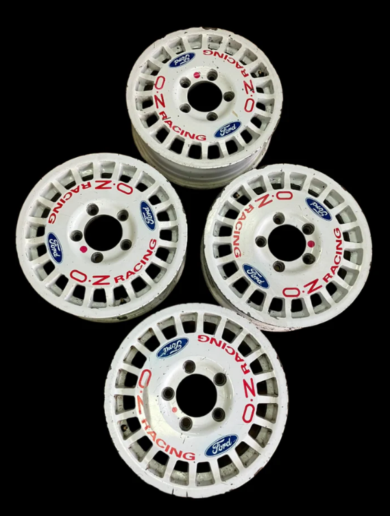 Lot de 4 jantes Ford Fiesta R5 pour terre.