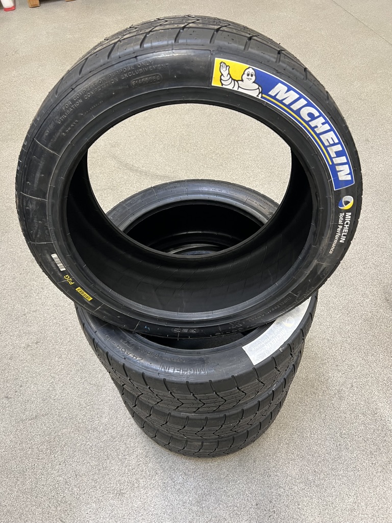 NOUVEAUX pneus pluie Michelin 24/64-18 (jeu de 4)