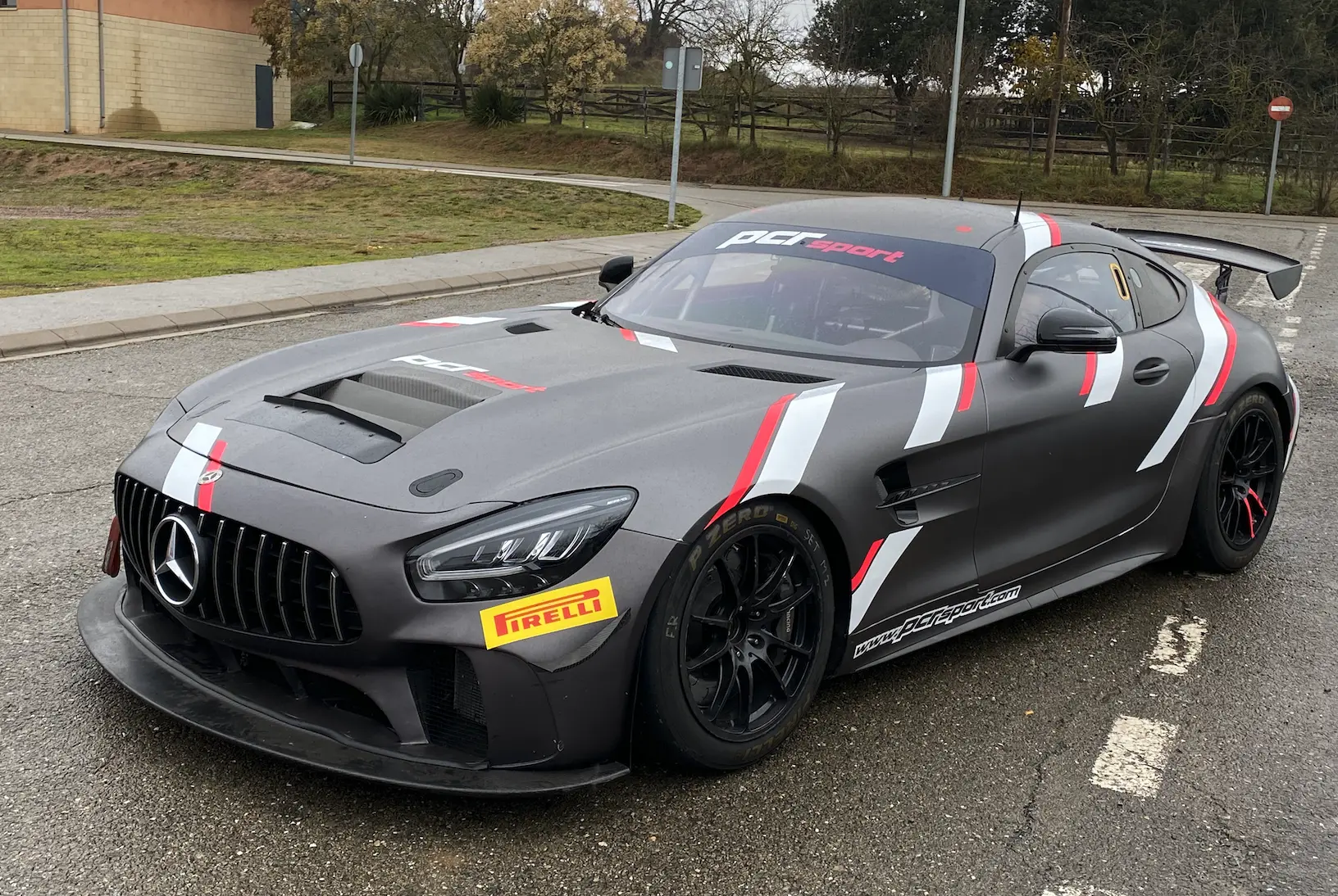 MERCEDES AMG GT4 – photo 1