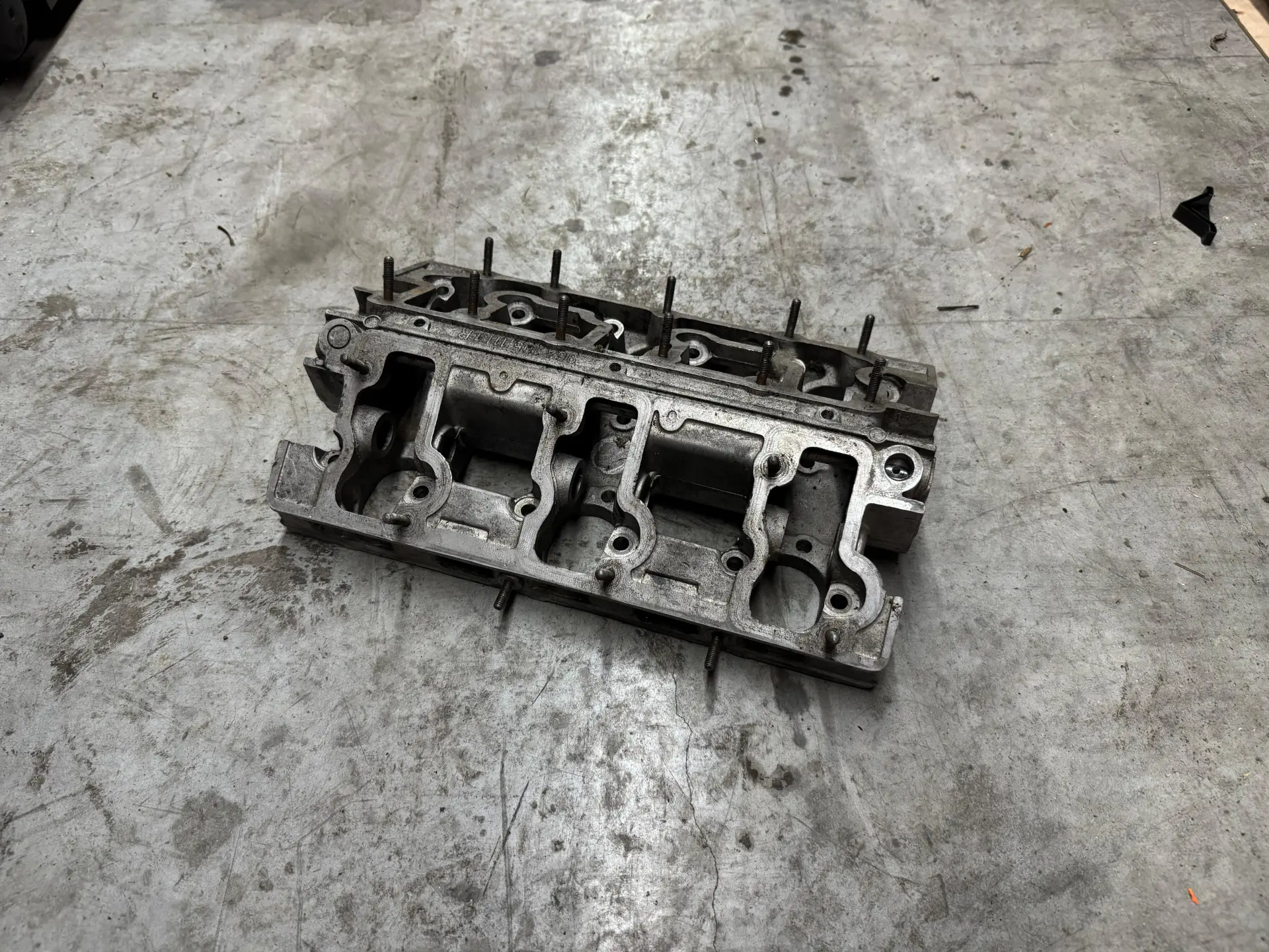 Porsche camshaft support, ref. 964 105 11 1R – photo 1