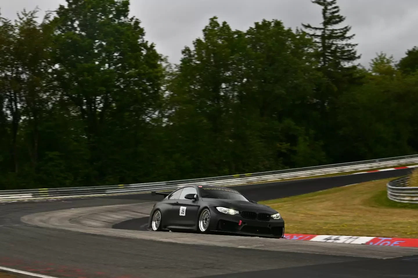 BMW M4 GT VLN by Team Schirmer and Spirit of racing
