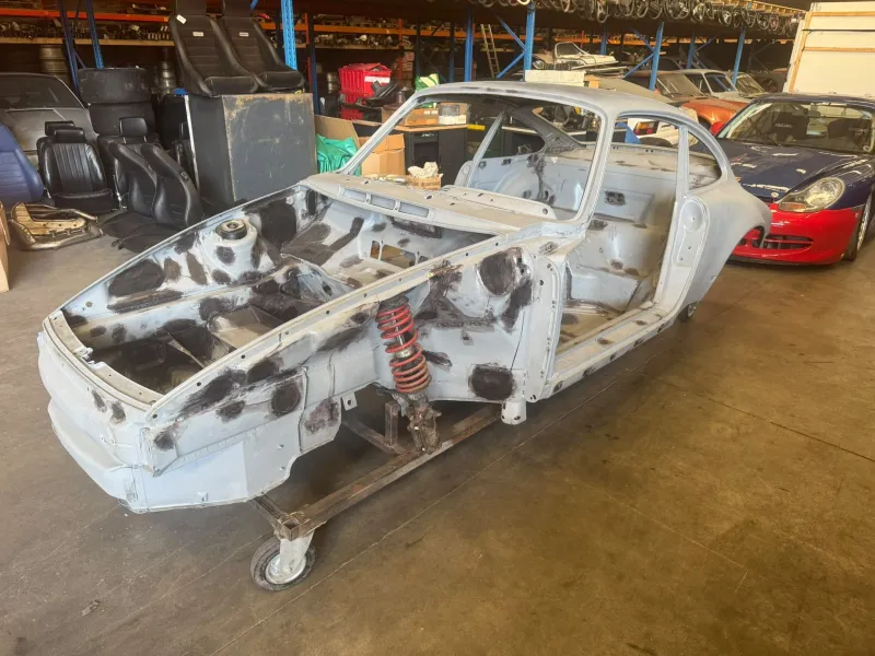 Caisse nue Porsche 964 course vendue en l’état