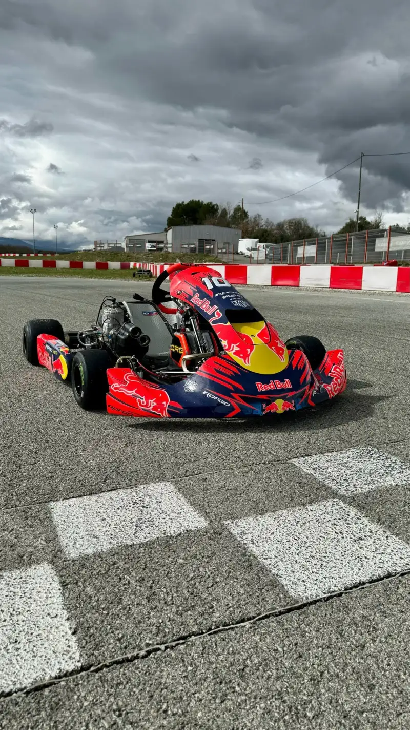 Kits Déco Karting Sur-Mesure, Stickers Tous Supports & Tapis de Sol Personnalisés